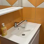 Meadow Tranquil With Evergreen Garden - Two Bedroom Apartma