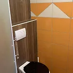 Meadow Tranquil With Evergreen Garden - Two Bedroom Apartma *