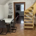 Apartma Meadow Tranquil With Evergreen Garden - Two Bedroom Zirovnica