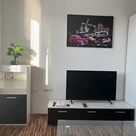 Apartament Meadow Tranquil With Evergreen Garden - Two Bedroom