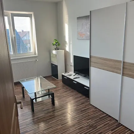 Meadow Tranquil With Evergreen Garden - Two Bedroom Zirovnica