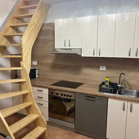 Meadow Tranquil With Evergreen Garden - Two Bedroom Apartman *