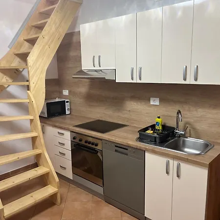 Meadow Tranquil With Evergreen Garden - Two Bedroom Zirovnica