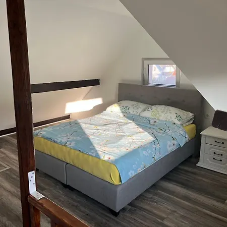 Meadow Tranquil With Evergreen Garden - Two Bedroom *