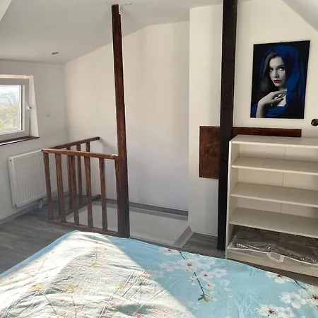 Апартаменты Meadow Tranquil With Evergreen Garden - Two Bedroom Жировница