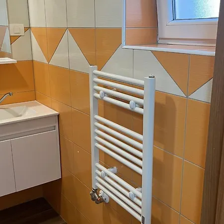 Apartament Meadow Tranquil With Evergreen Garden - Two Bedroom *