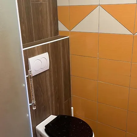 Meadow Tranquil With Evergreen Garden - Two Bedroom דירה *