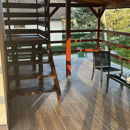 Meadow Tranquil With Evergreen Garden - Two Bedroom Apartament