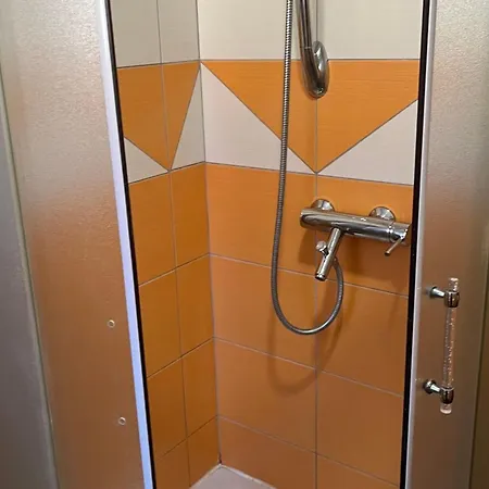 Meadow Tranquil With Evergreen Garden - Two Bedroom Apartament