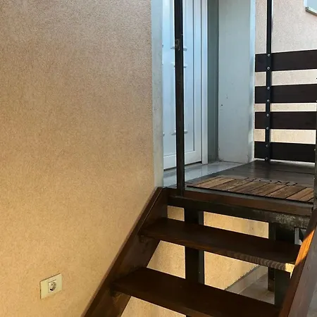 Apartament Meadow Tranquil With Evergreen Garden - Two Bedroom