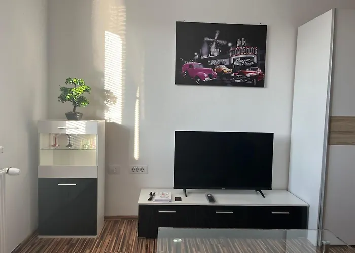 Apartment Meadow Tranquil With Evergreen Garden - Two Bedroom