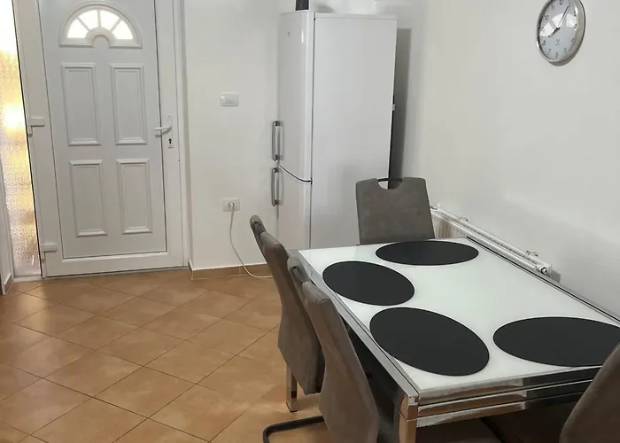 Meadow Tranquil With Evergreen Garden - Two Bedroom * Zirovnica