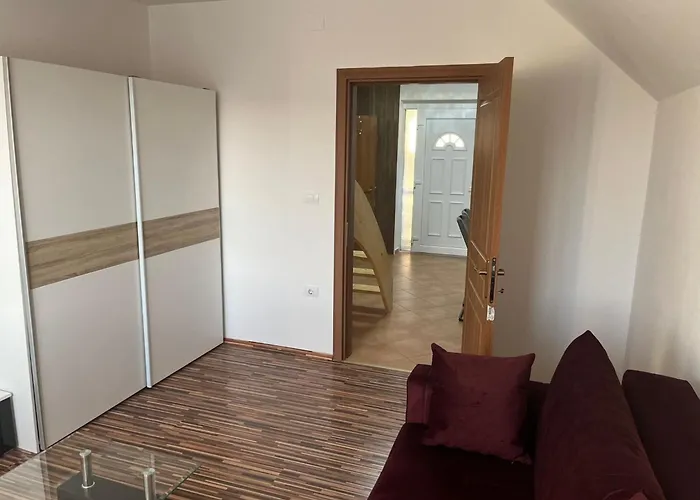 Apartman Meadow Tranquil With Evergreen Garden - Two Bedroom Zirovnica