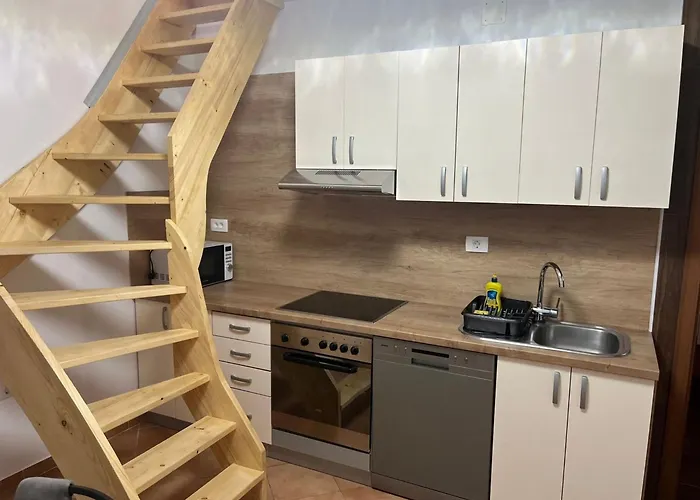 Meadow Tranquil With Evergreen Garden - Two Bedroom Apartment *