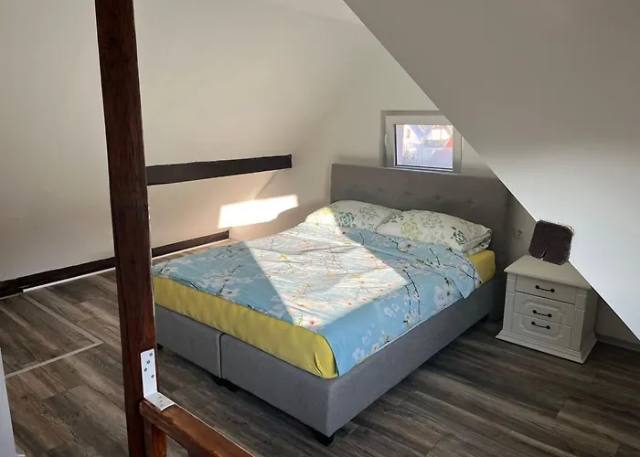 Meadow Tranquil With Evergreen Garden - Two Bedroom *