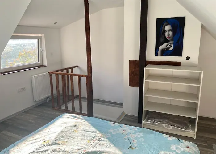 Apartman Meadow Tranquil With Evergreen Garden - Two Bedroom Zirovnica