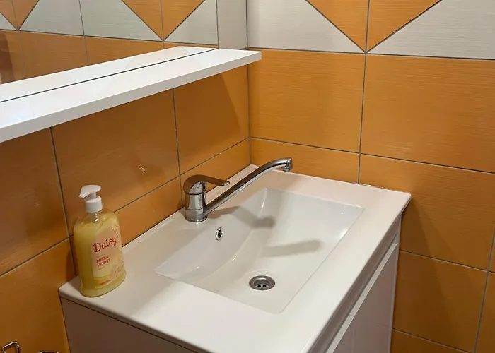 Meadow Tranquil With Evergreen Garden - Two Bedroom Apartman