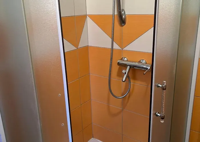 Meadow Tranquil With Evergreen Garden - Two Bedroom דירה