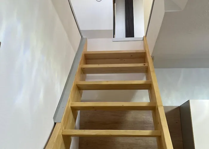 Apartman Meadow Tranquil With Evergreen Garden - Two Bedroom